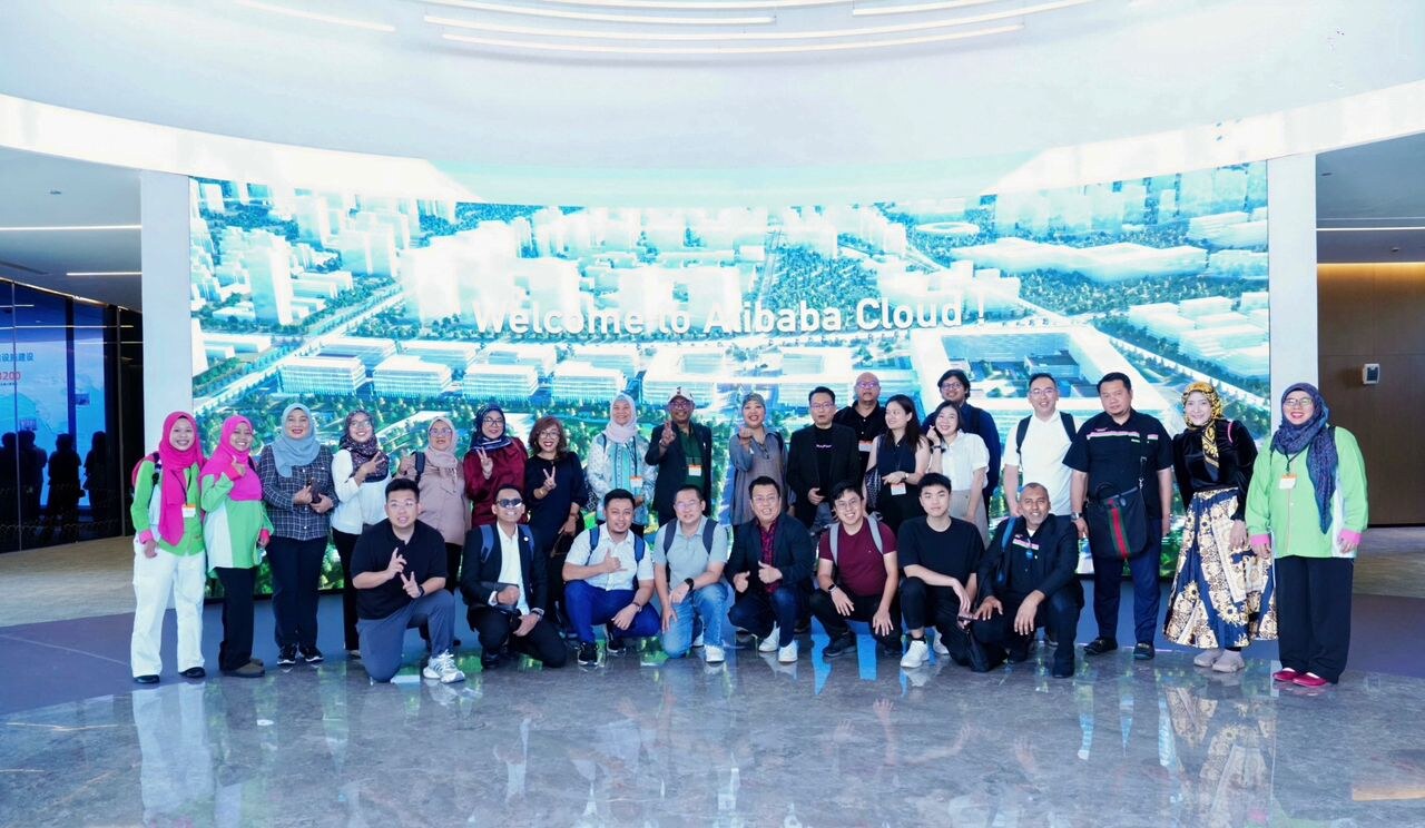 JIOS Consulting programme participants gathered at Alibaba Cloud