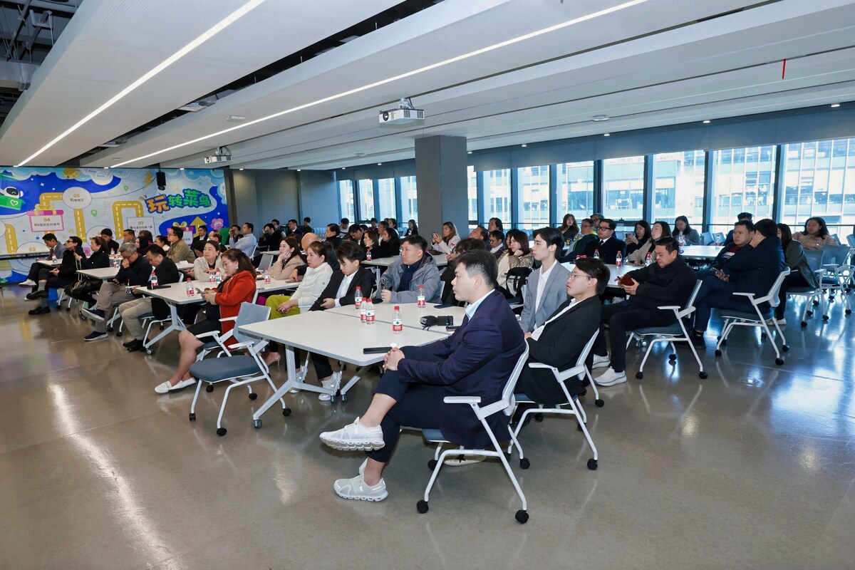 Programme participants attending a classroom briefing in Hangzhou